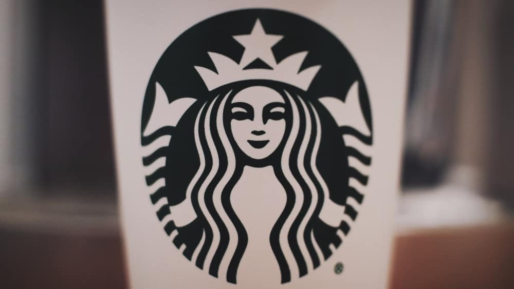 Starbucks' logo follows the DOS of logo design